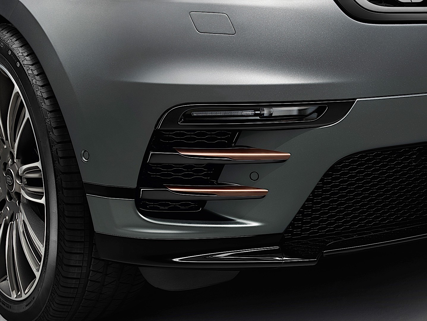 Land Rover Range Rover Velar photo 24