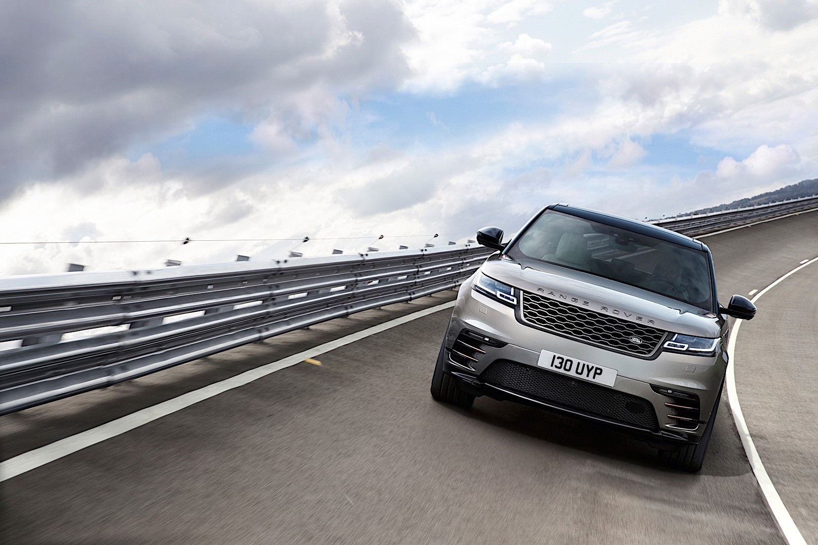 Land Rover Range Rover Velar photo 25