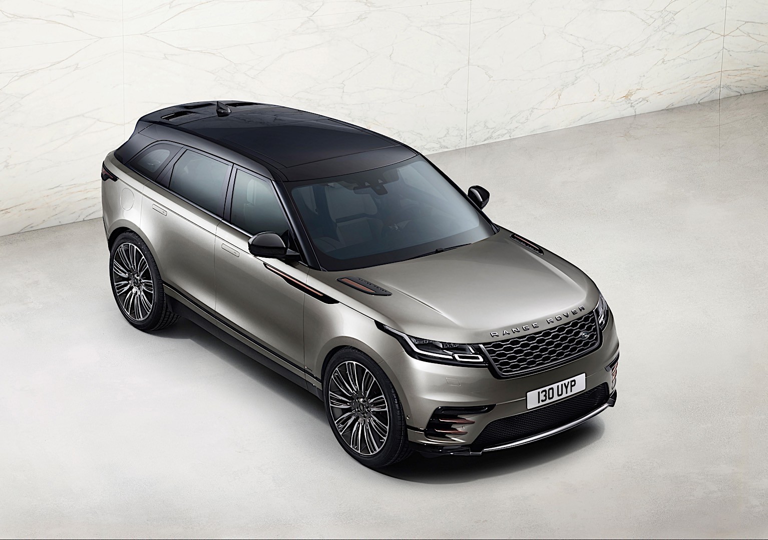 Land Rover Range Rover Velar photo 26