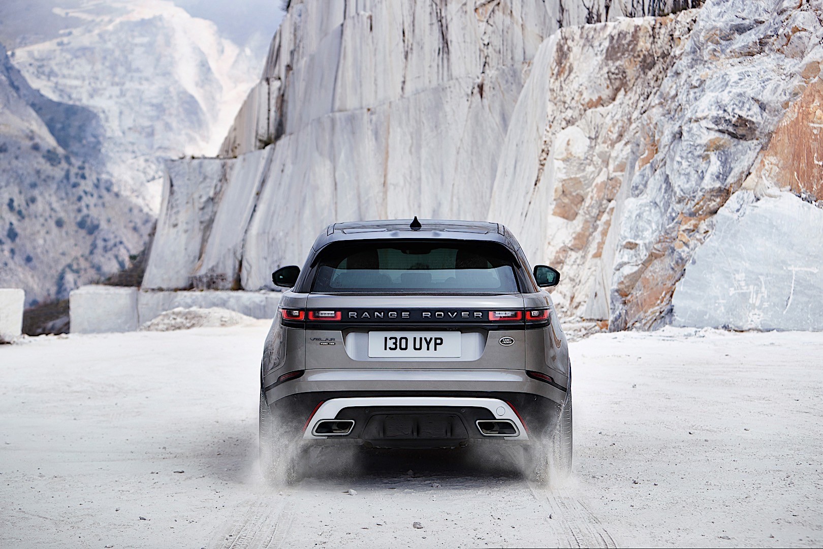 Land Rover Range Rover Velar photo 29