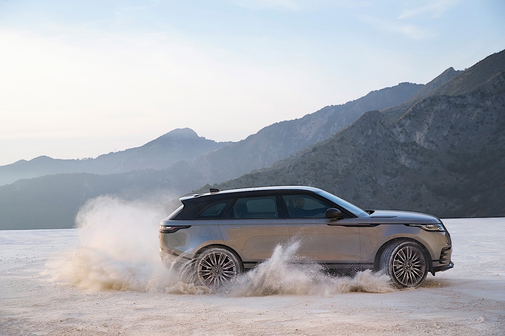 Land Rover Range Rover Velar photo 30