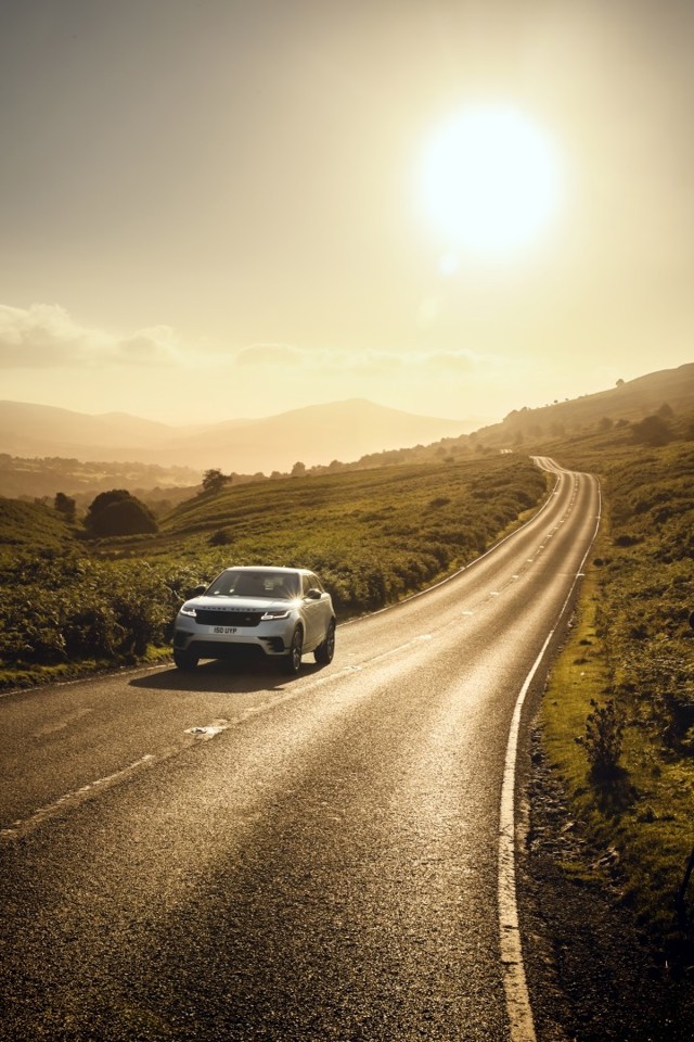 Land Rover Range Rover Velar photo 39