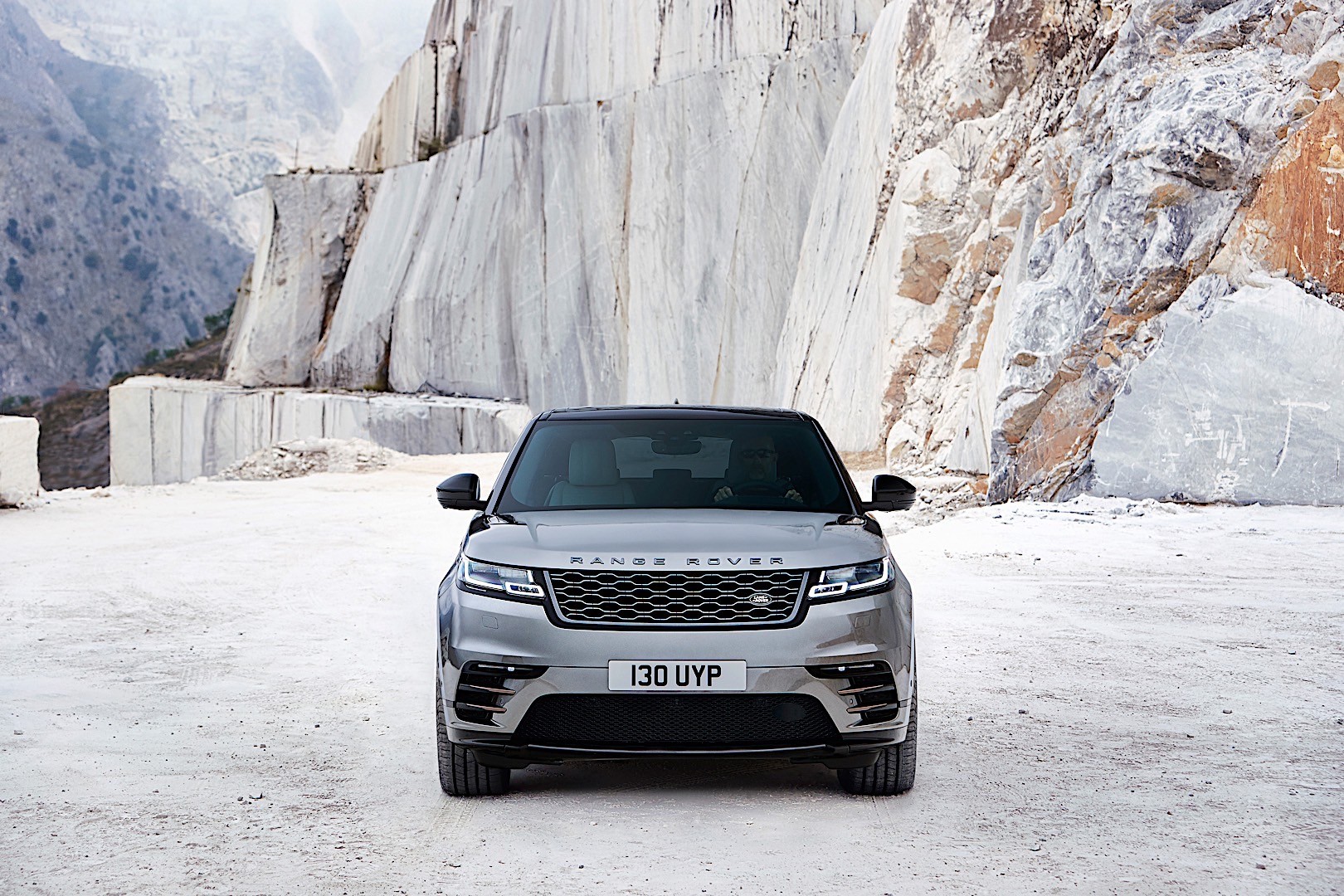 Land Rover Range Rover Velar photo 3