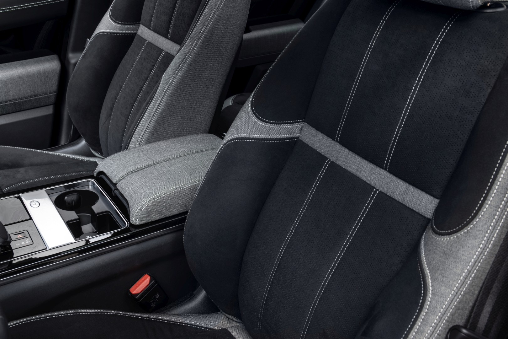 Land Rover Range Rover Velar photo 88