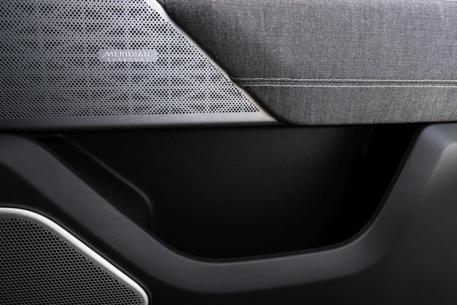 Land Rover Range Rover Velar photo 92