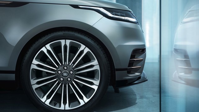 Land Rover Range Rover Velar photo 1