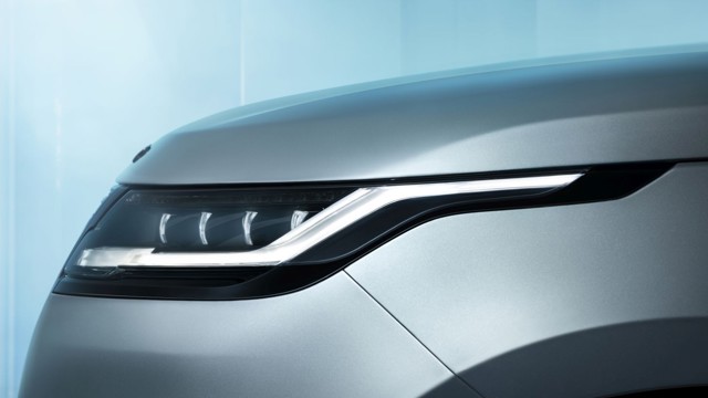 Land Rover Range Rover Velar photo 2
