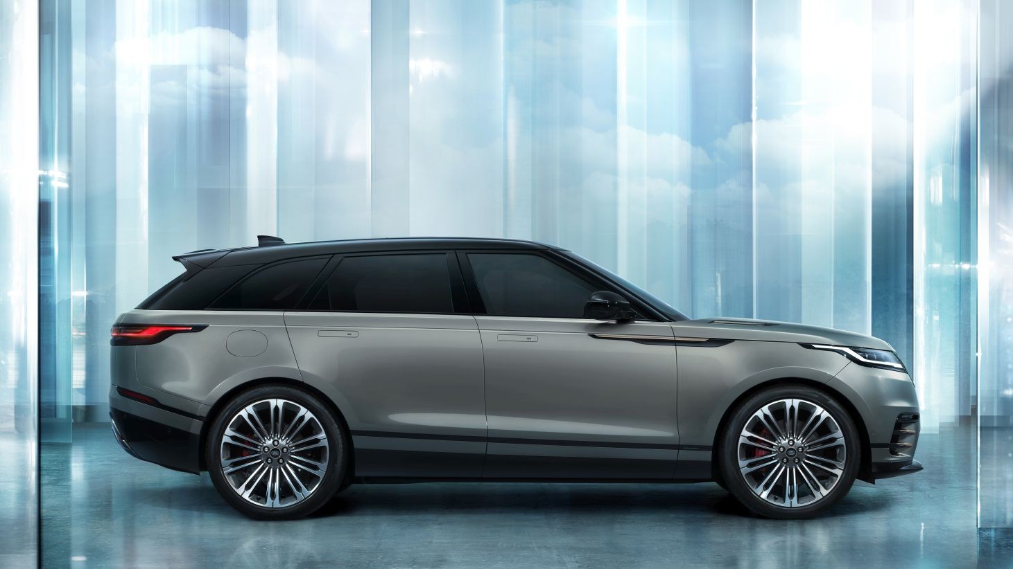 Land Rover Range Rover Velar photo 24