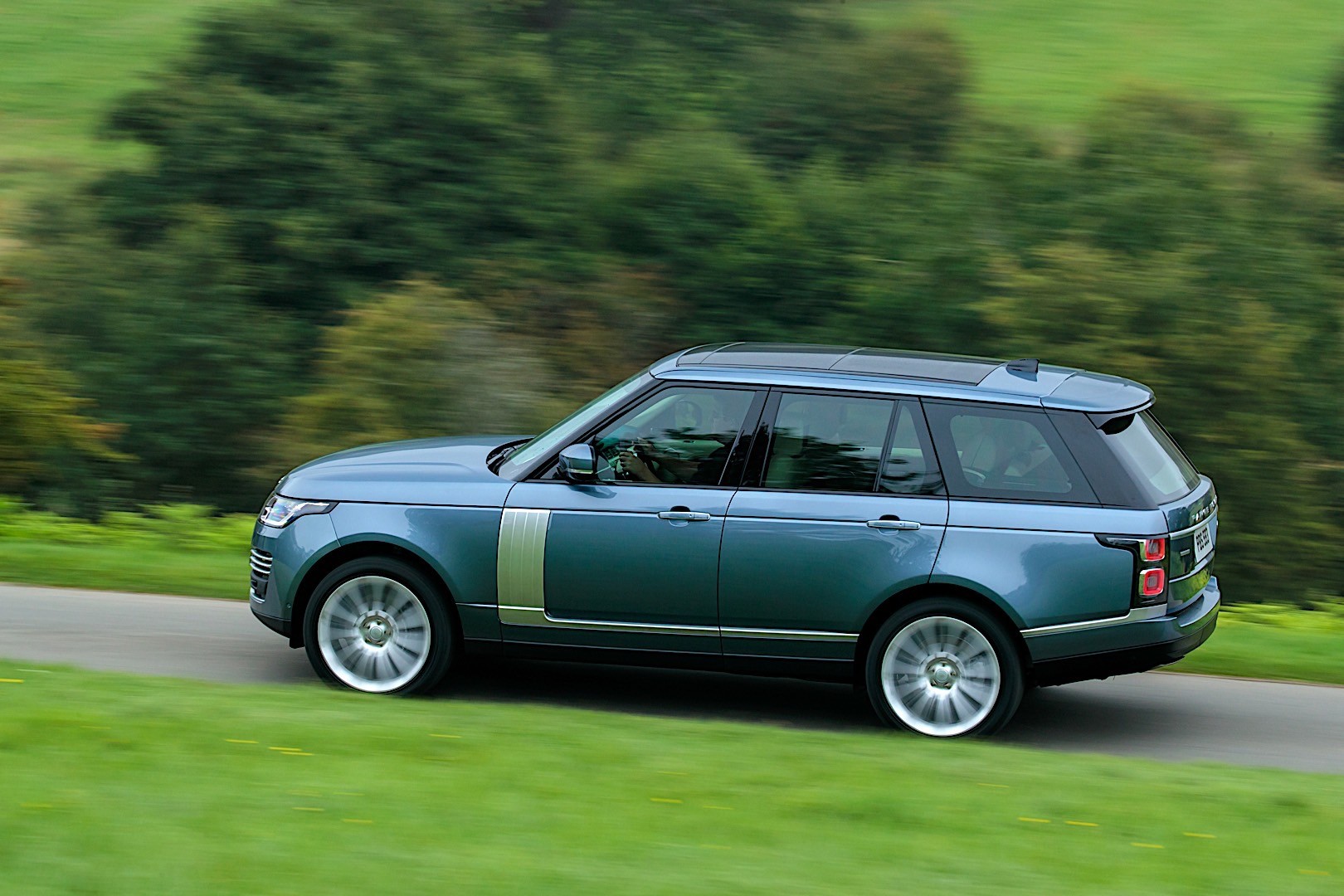 Land Rover Range Rover photo 8