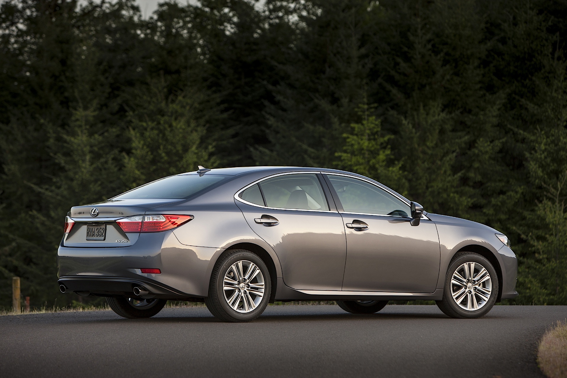 Lexus Es photo 16
