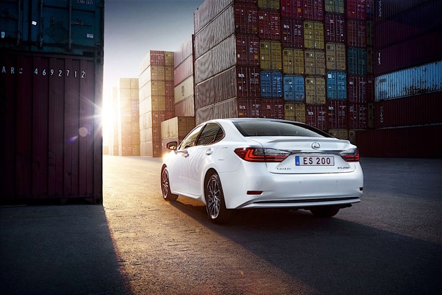 Lexus Es photo 11