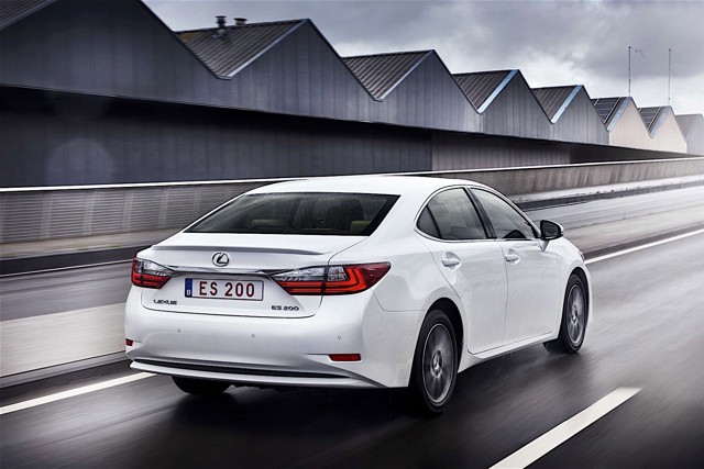 Lexus Es photo 16