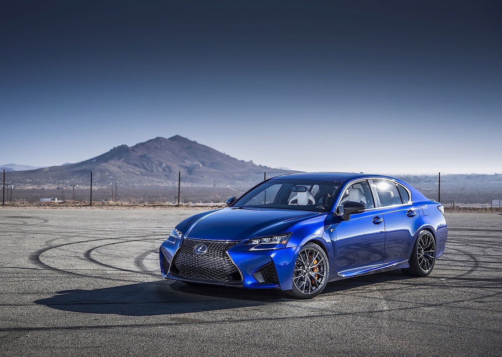 Lexus Gs F photo 11