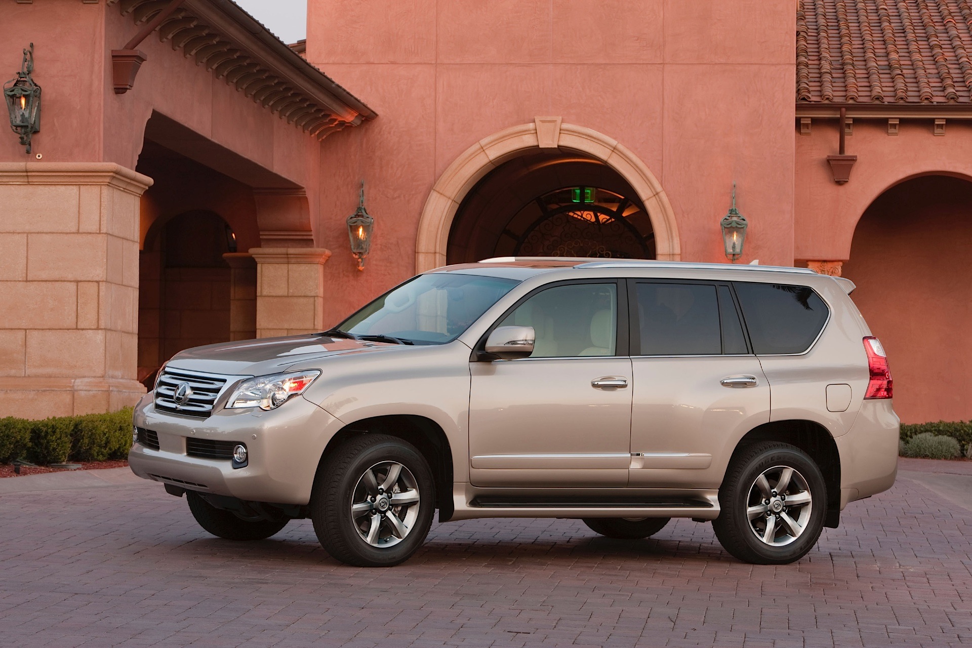 Lexus Gx photo 12