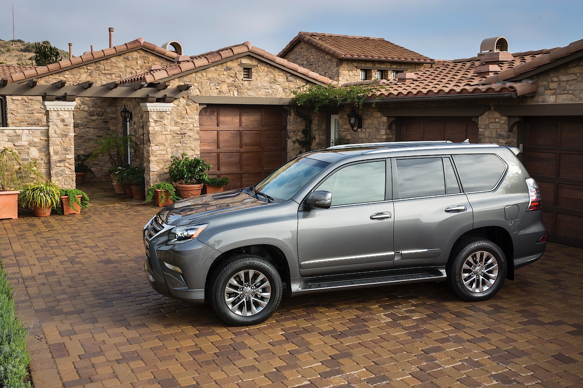 Lexus Gx photo 11