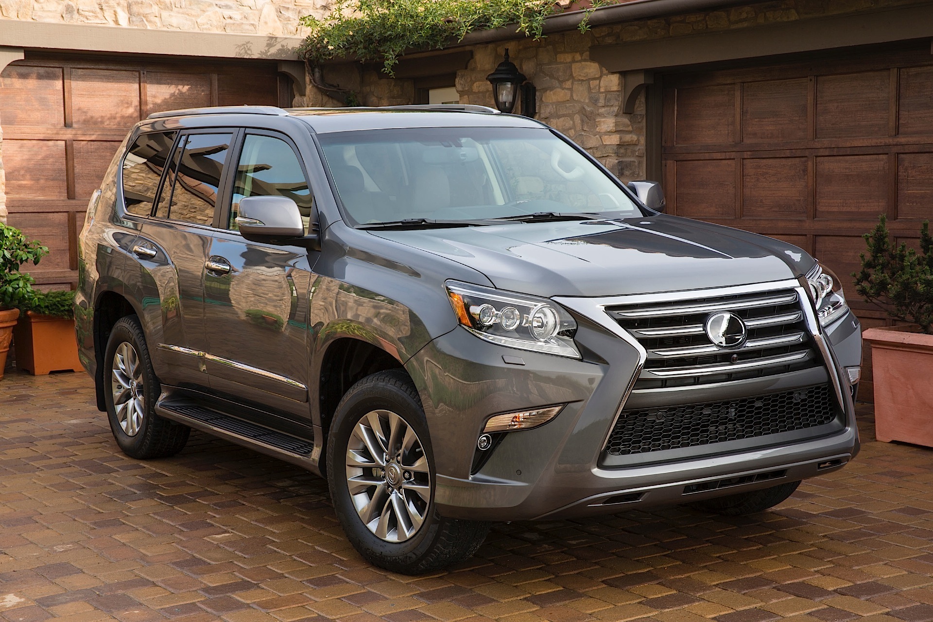 Lexus Gx photo 13
