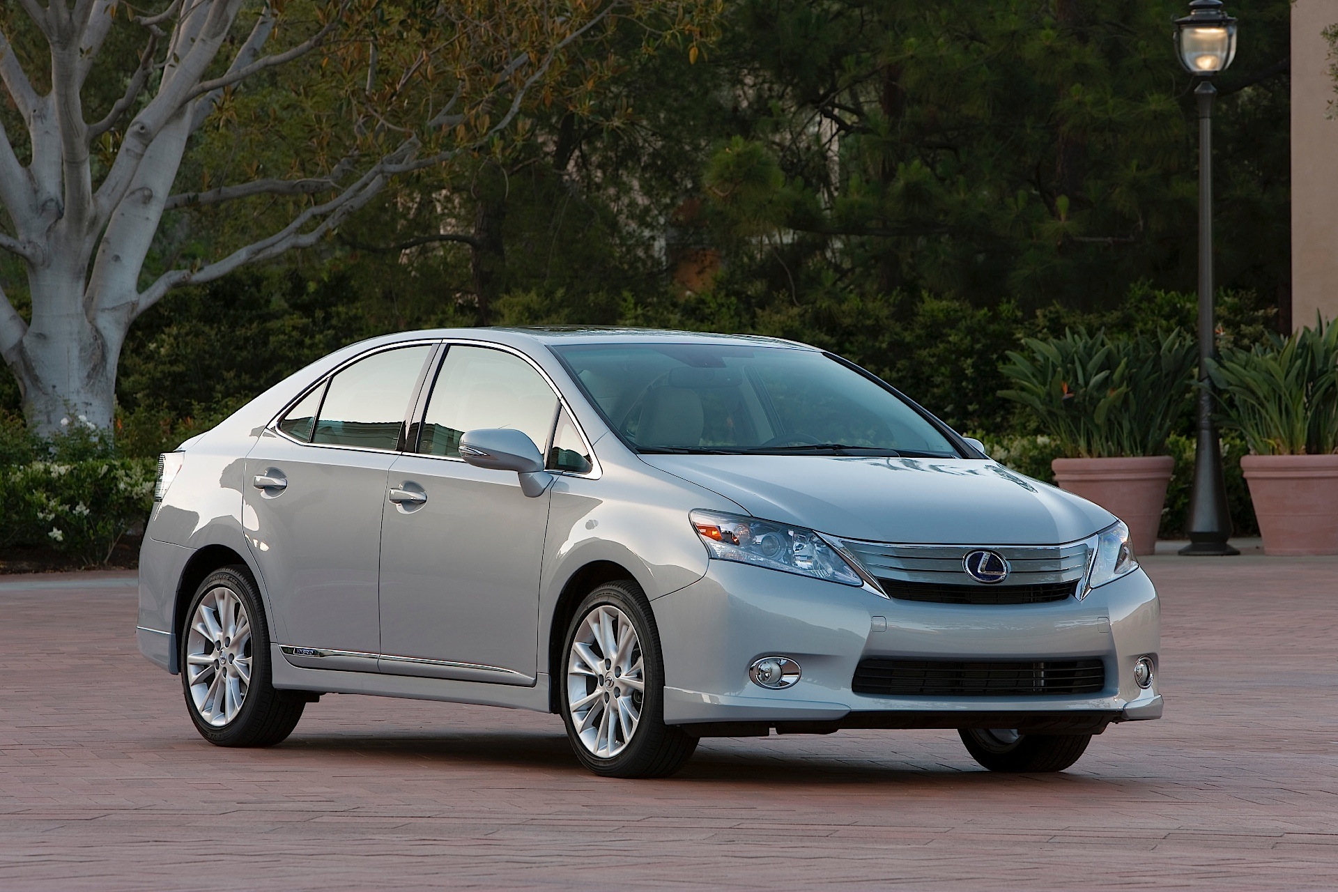 Lexus Hs photo 10