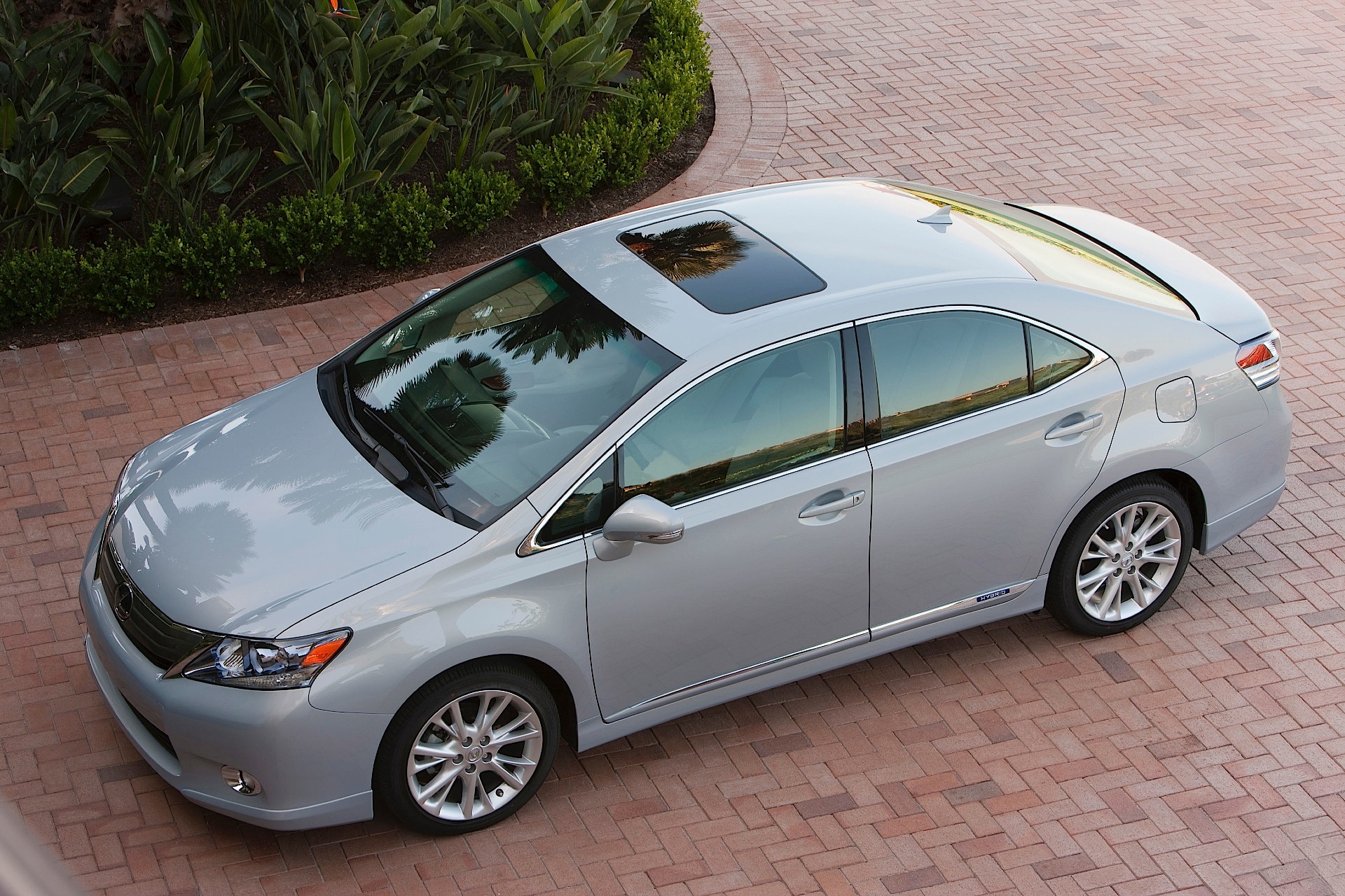 Lexus Hs photo 11