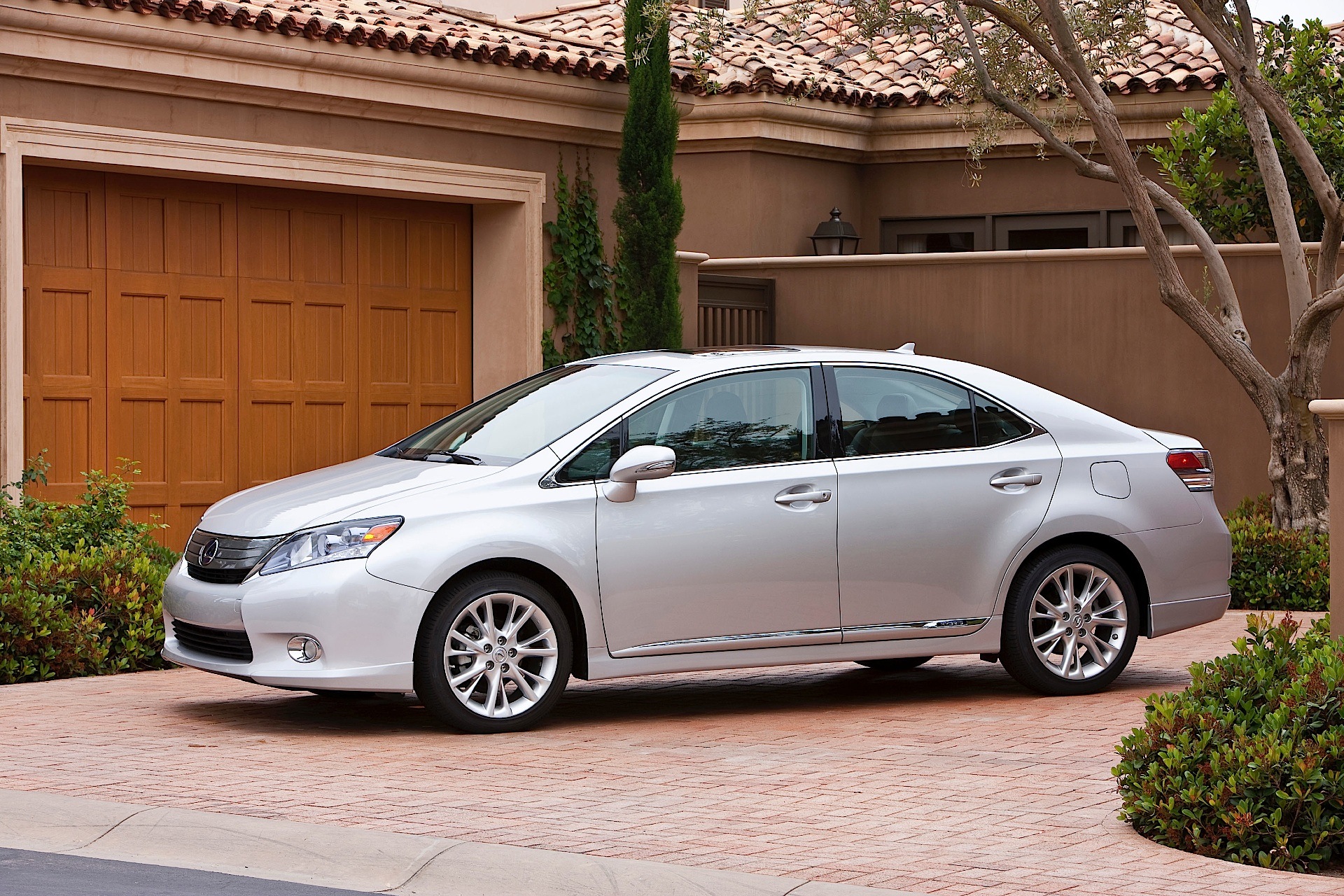 Lexus Hs photo 2