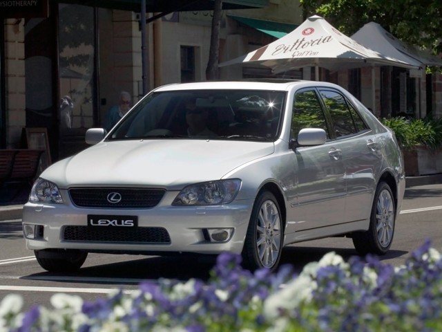 Lexus Is photo 8