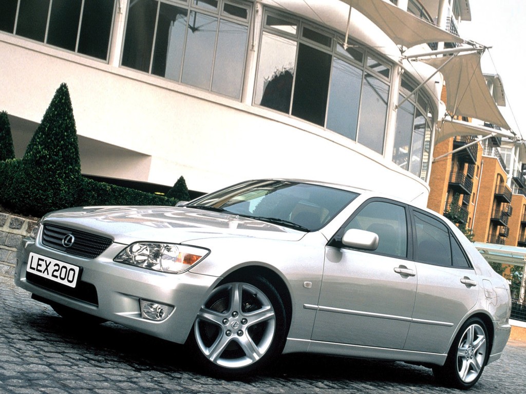 Lexus Is photo 16