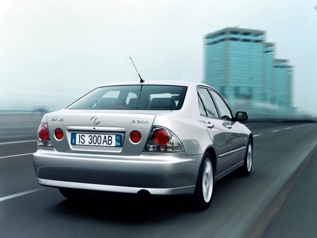 Lexus Is photo 18