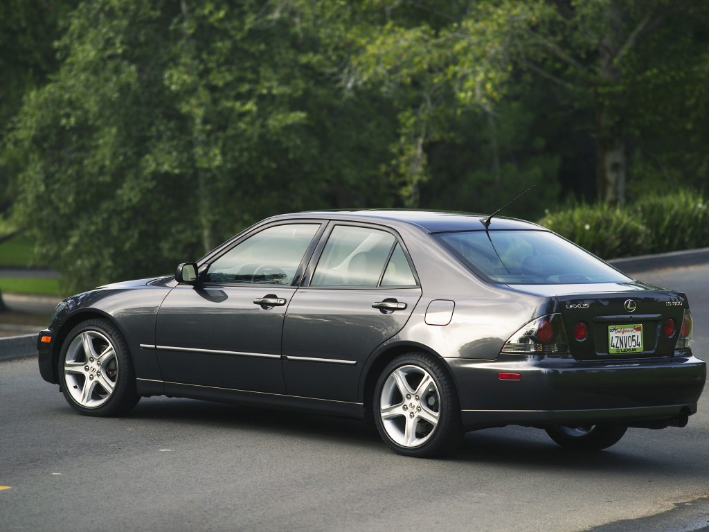 Lexus Is photo 36