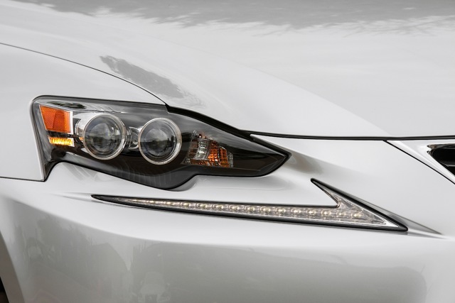 Lexus Is photo 7
