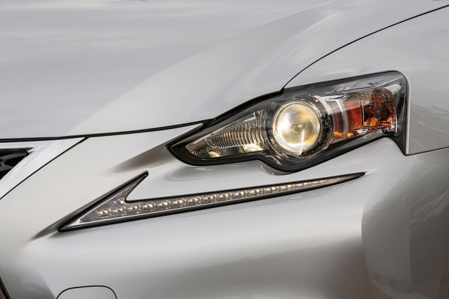 Lexus Is photo 8