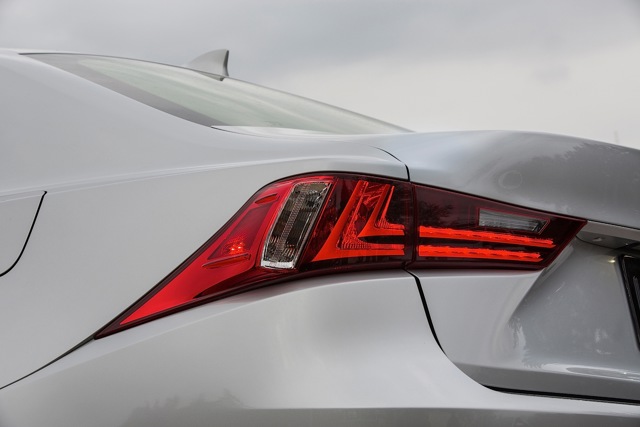 Lexus Is photo 9