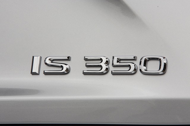 Lexus Is photo 17