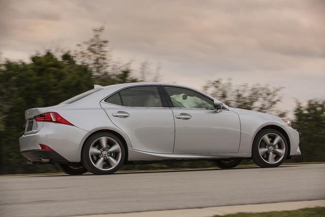 Lexus Is photo 28