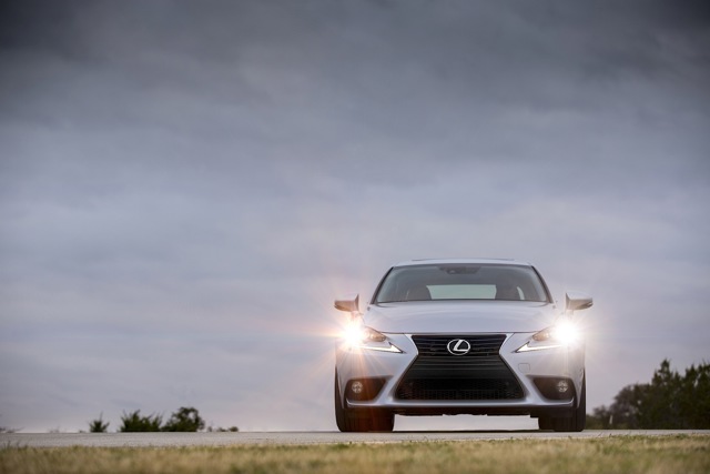 Lexus Is photo 30