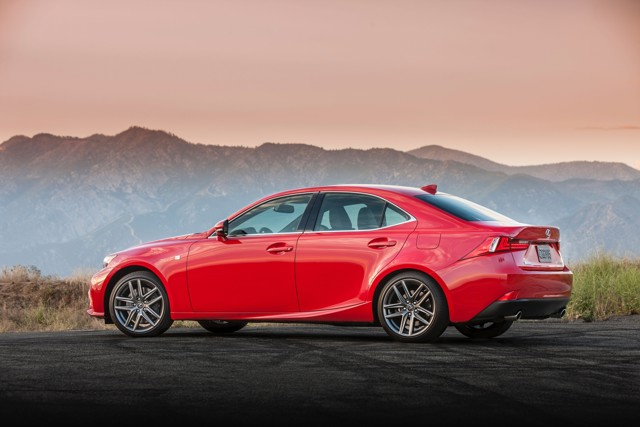 Lexus Is photo 2