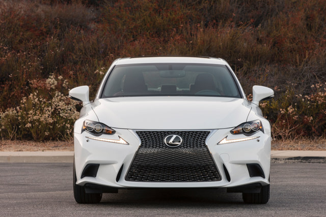 Lexus Is photo 13