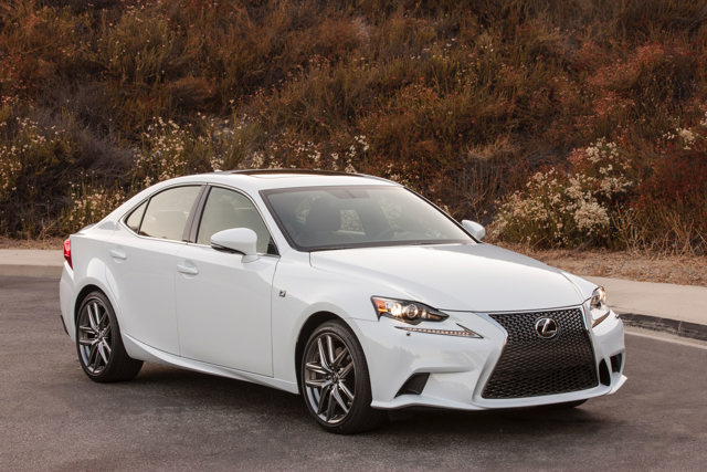 Lexus Is photo 16