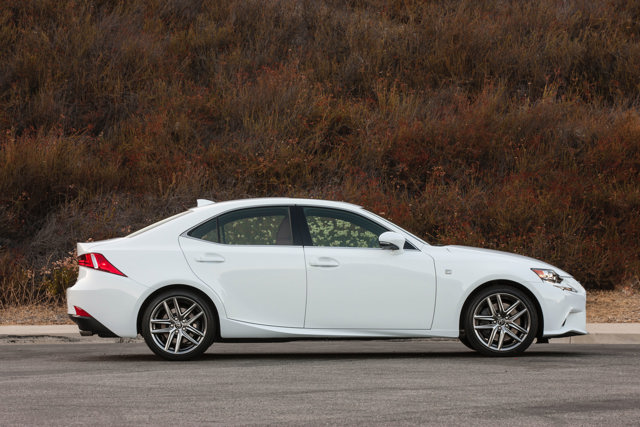 Lexus Is photo 17