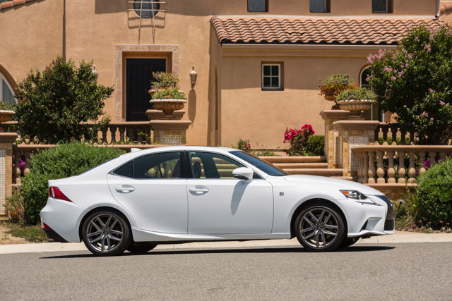 Lexus Is photo 18