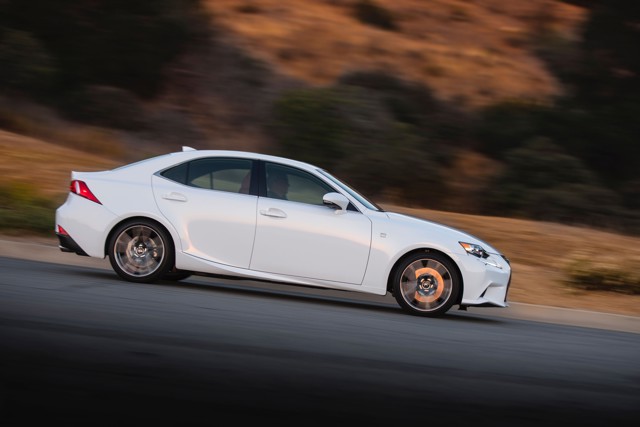 Lexus Is photo 23