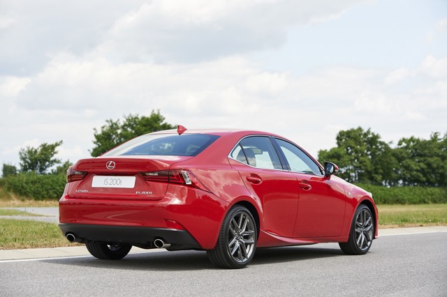 Lexus Is photo 28