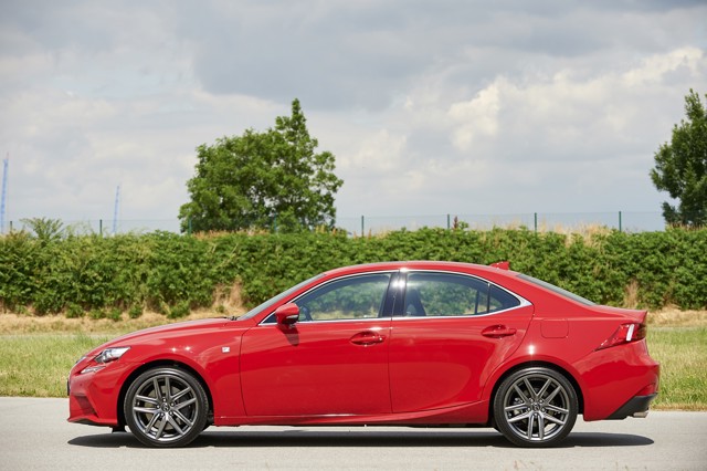 Lexus Is photo 29