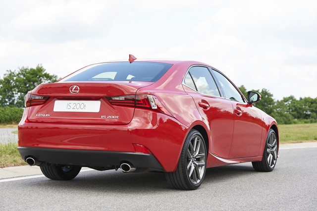 Lexus Is photo 31