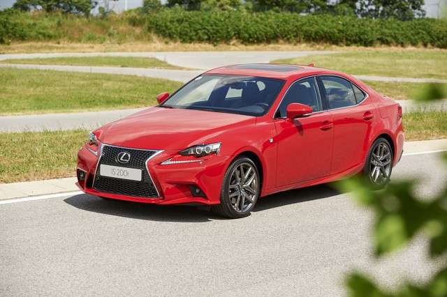 Lexus Is photo 32