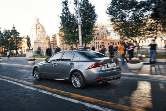 Lexus Is photo 38