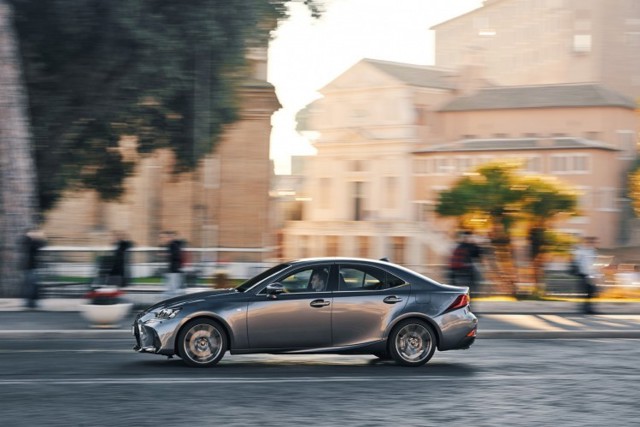 Lexus Is photo 39