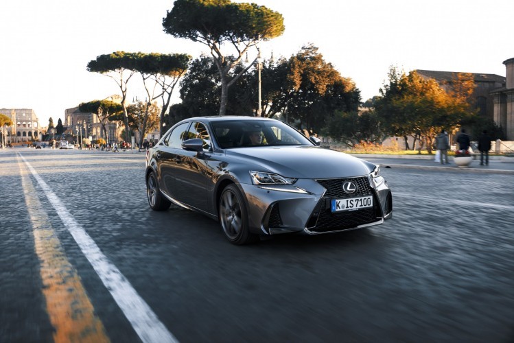 Lexus Is photo 40