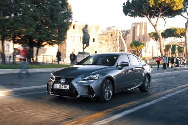 Lexus Is photo 41