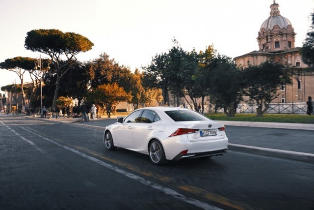 Lexus Is photo 46