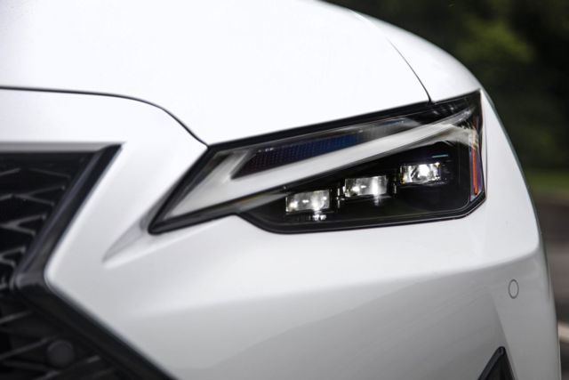 Lexus Is photo 49