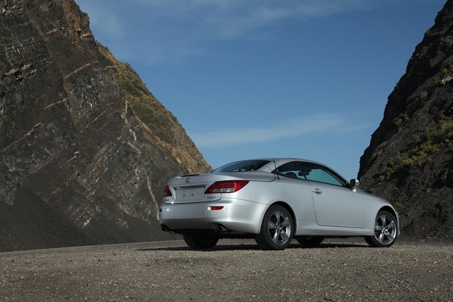 Lexus Is photo 32